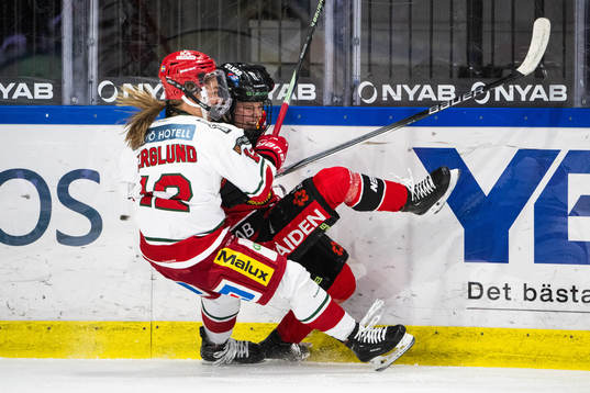 Modos Ebba Berglund och Luleås Viivi Vainikka