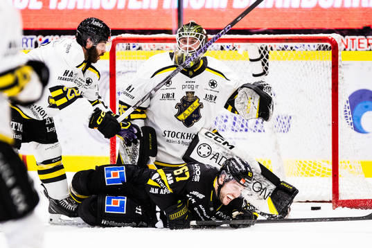 Västerås Konstantin Komarek jublar