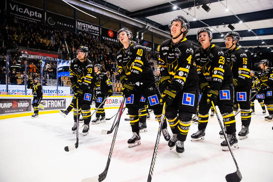 Västerås spelare jublar