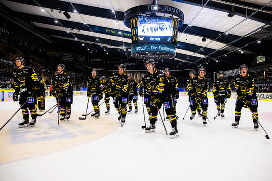 Västerås spelare jublar
