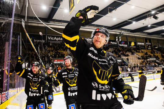Västerås Trevor Mingoia jublar