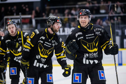 Västerås Trevor Mingoia jublar