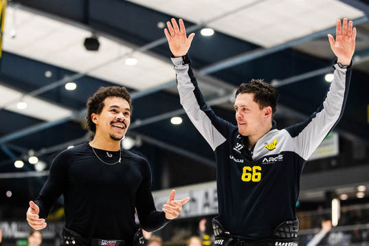 Västerås Markus Oden och Alexander Lindelöf  jublar