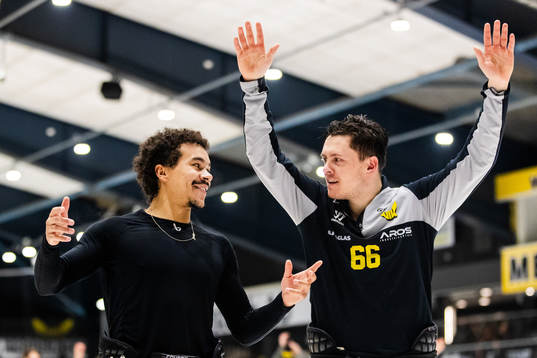 Västerås Markus Oden och Alexander Lindelöf  jublar