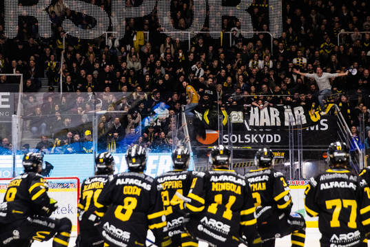 Västerås spelare jublar