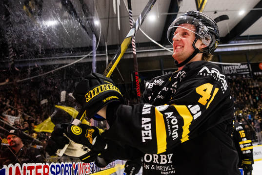 Västerås Karl Andersson jublar