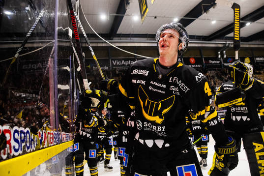 Västerås Isak Skedung jublar