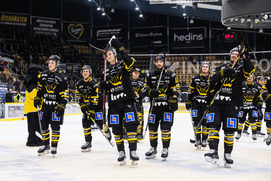 Västerås spelare jublar