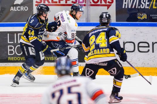 HV71s Hugo Fransson och Växjös Joachim Blichfeld