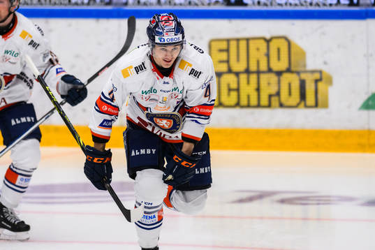 Växjös Keegan Lowe jublar