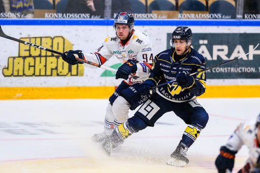 Växjös Joel Persson och HV71s Radan Lenc