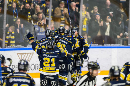 HV71s Mattias Tedenby jublar