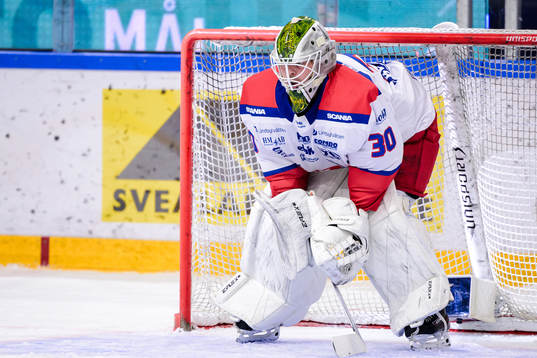 Oskarshamns målvakt Niklas Lundström deppar