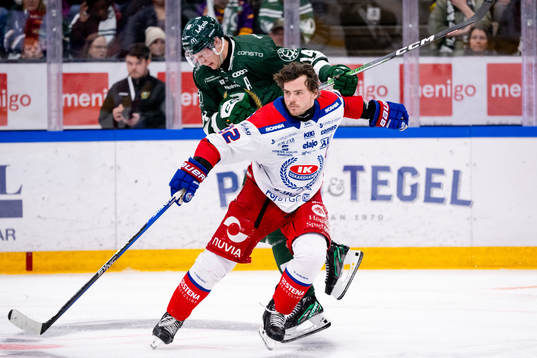 Färjestads Victor Ejdsell och Oskarshamns Oscar Engsund