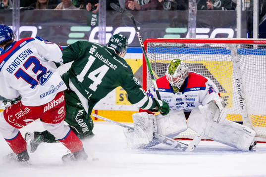 Färjestads Victor Ejdsell oroar framför Oskarshamns