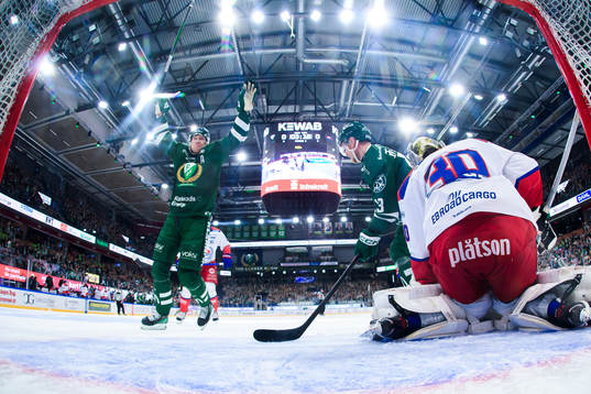 Färjestads Victor Ejdsell jublar