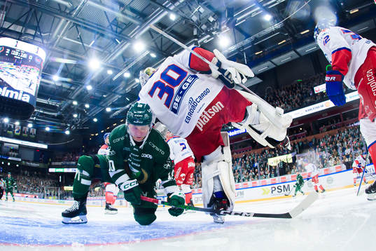 Färjestads Marcus Nilsson och Oskarshamns målvakt Niklas