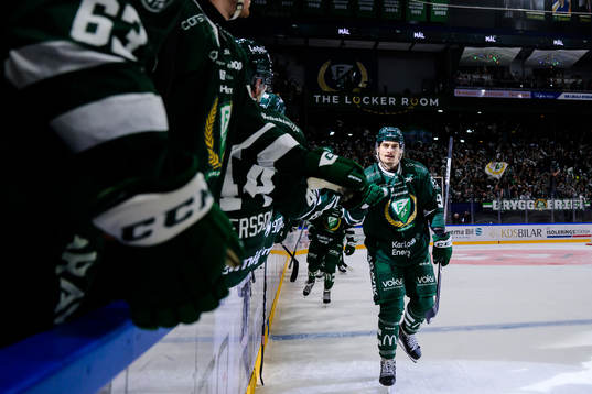 Färjestads David Tomasek jublar