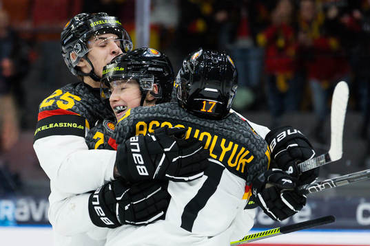 Samuel Schindler of Germany celebrates