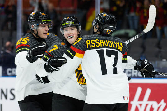 Samuel Schindler of Germany celebrates