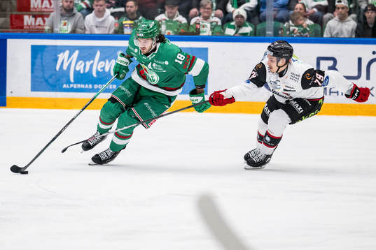 Rögles Dennis Everberg och Malmö Redhawks Jakub Galvas