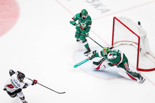 Malmö Redhawks Johan Olofsson gör 0-1 bakom Rögles