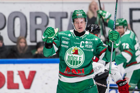 Rögles Anton Bengtsson jublar