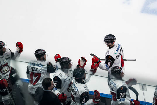 Malmö Redhawks Johan Olofsson jublar