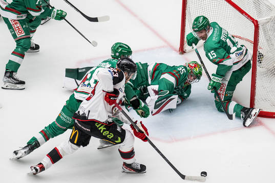 Malmö Redhawks Kim Rosdahl, Rögles Adam Engström ,