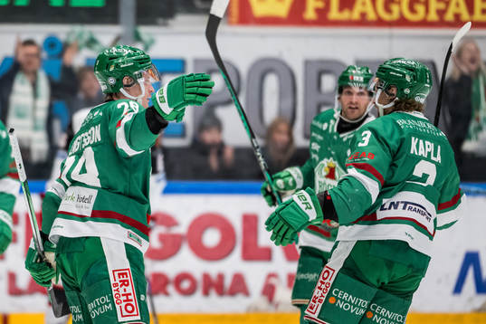 Rögles Anton Bengtsson  jublar