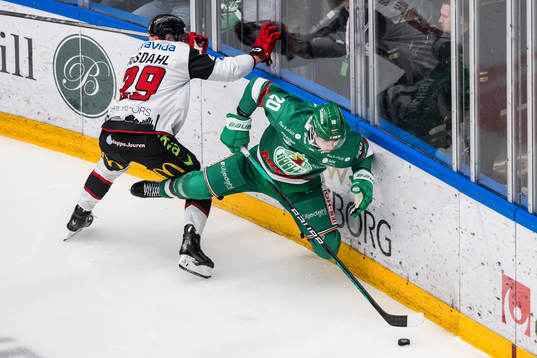 Malmö Redhawks Kim Rosdahl  och Rögles Lian Bichsel