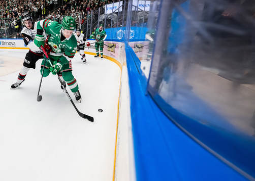 Malmö Redhawks Dominik Badinka och Rögles Anton Bengtsson