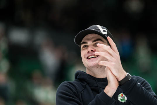 Rögles Lian Bichsel jublar