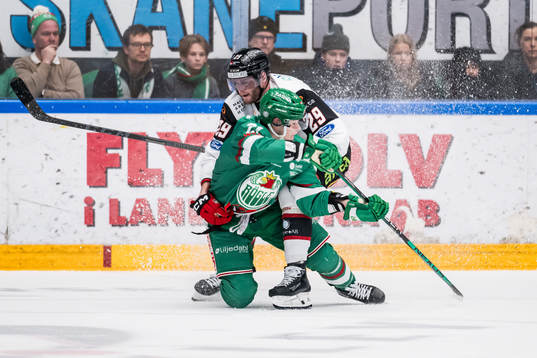 Rögles Henry Bowlby och Malmö Redhawks Kim Rosdahl