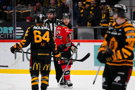 Skellefteås Jonathan Pudas och Luleås Brendan Shinnimin
