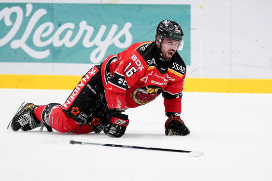 Luleås Niklas Olausson har ont