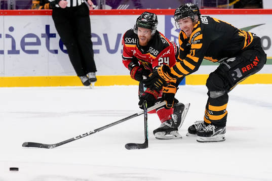 Luleås Brendan Shinnimin och Skellefteås Max Lindholm
