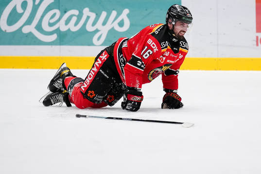 Luleås Niklas Olausson ligger skadad