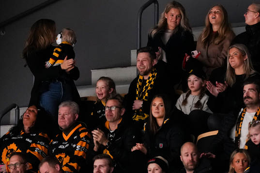 Skellefteås Oscar Möller hyllas på läktaren
