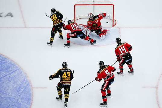 Skellefteås Linus Lindström gör 1-0
