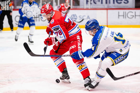 Timrås Robin Hanzl och Leksands Oskar Lang