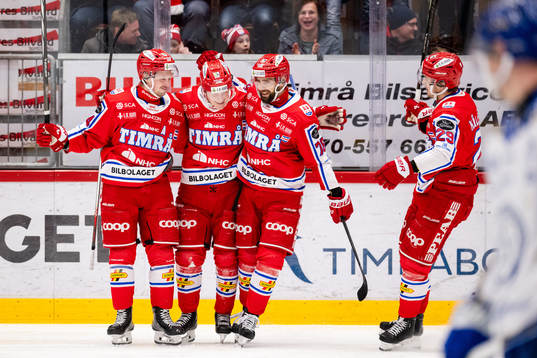 Timrås Axel Rindell jublar med Jonathan Dahlén och Robin