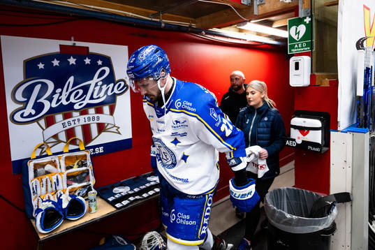 Leksands Marek Hrivik lämnar isen