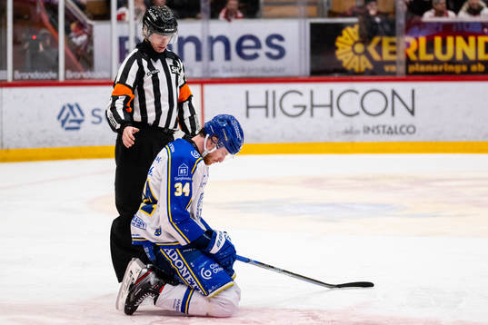 Leksands Peter Cehlarik har ont
