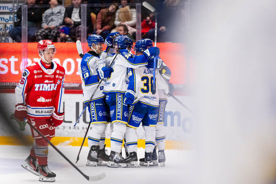 Leksands spelare jublar med Lucas Elvenes