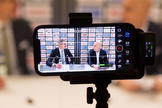 Örebros tränare Johan Hedberg och MoDos assisterande