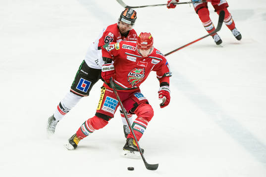 Örebros Ludvig Larsson och MoDos Mikael Ruohomaa