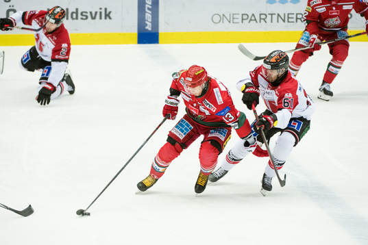 Örebros Ludvig Larsson och MoDos Mikael Ruohomaa