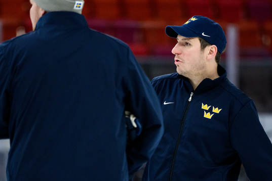 Assistant coach Alexander Steen of Sweden at a practice