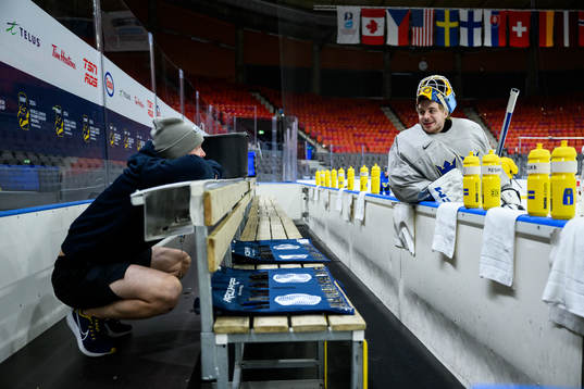 Equipment manager Jonas Landström and goaltender Hugo